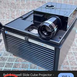 📽️📸📷📽️ VINTAGE - PROJECTOR -  Bell & Howell "Slide Cube" projector, specifically indicated as model RF60 ASO. 📽️📸📷📽️