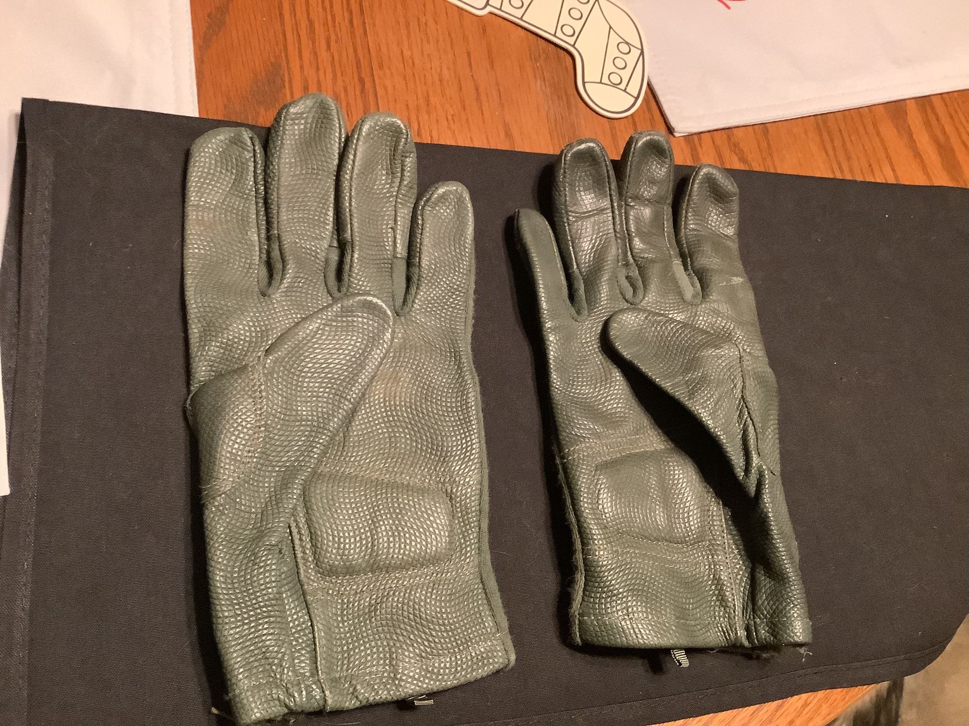 Army combat Gloves Size Large 55% Goatskin Leather, 35% Kevlar And 5% Pts, Velcro Wrist For Correct Fit. Never Worn, Plainfield, Illinois