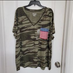 4th Of JULY SHIRT WOMENS 2X, FITS OVERSIZED Patriotic Fireworks Camo American Flag