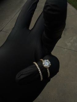 ✨💎 LUXURY 18K GOLD-PLATED MOISSANITE RING SET 💎