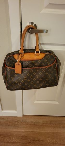 Louis Vuitton Deauville Monogram Handbag for Sale in Houston, TX - OfferUp