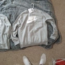 Nike Sweatshirts Size Medium (New)