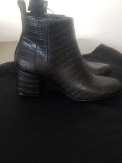 Womens Boots 2in Heel SZ 6
