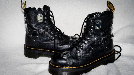 Dr. Martens Jadon max hardware