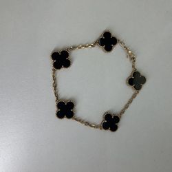 Really nice bracelet Van Cleef 1:1 Black Rose gold comes with paper and box 