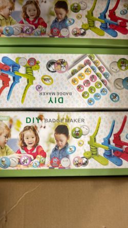 Badge or button maker kit