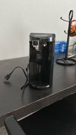 Electric can opener