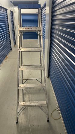 Werner Aluminum Step Ladder with Blue Top