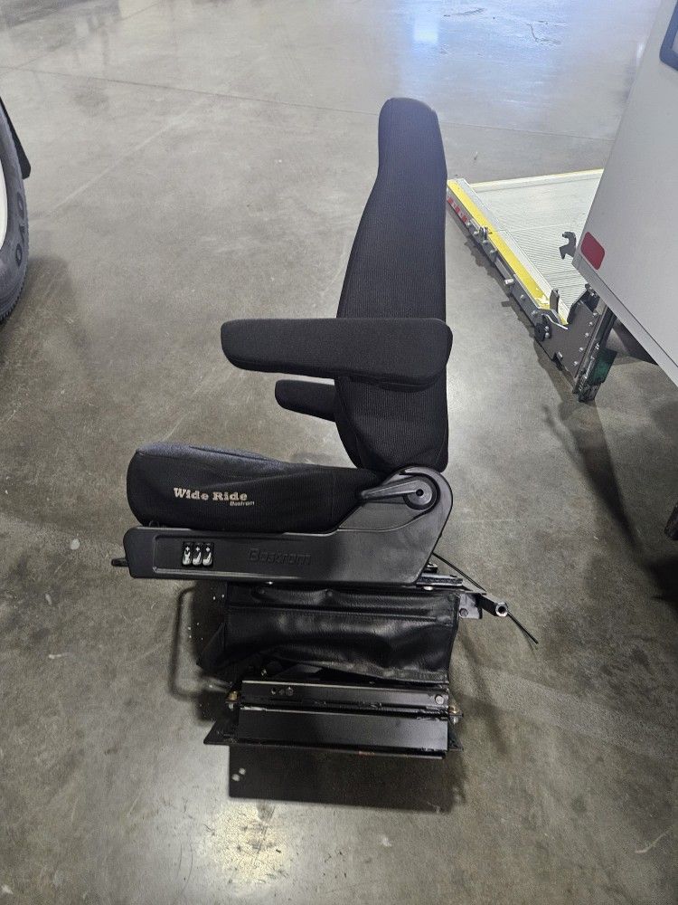 Freightliner Cadcadia Seat Air Ride Seat