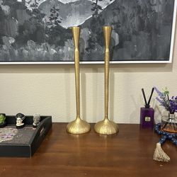 Gold Metal Candlestick Holders (Set of 2) – Modern Mid-Century Style