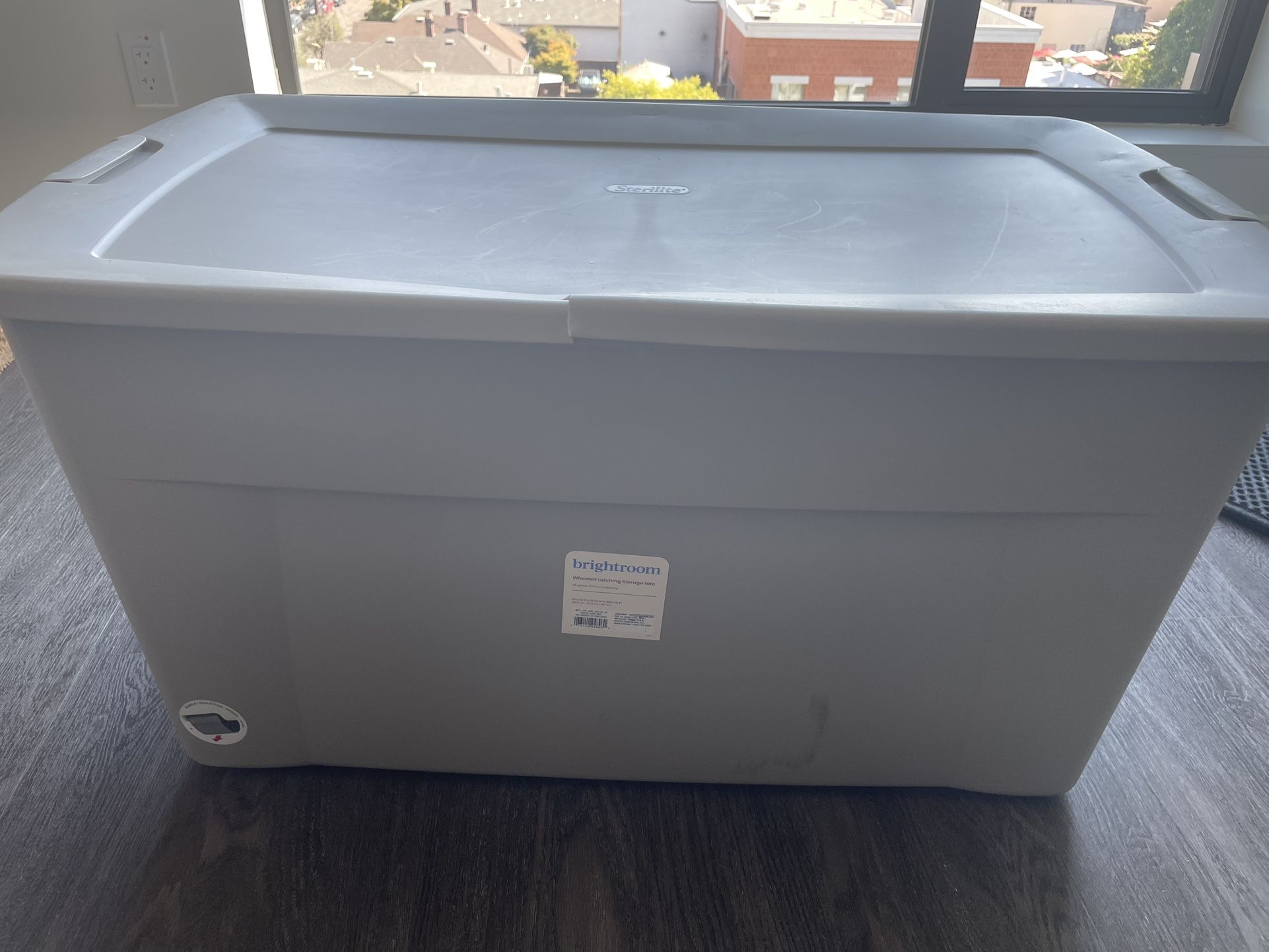 Brightroom Wheeled Latching Storage Tote 45 Gallo 