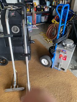 Carpet extractor with heater