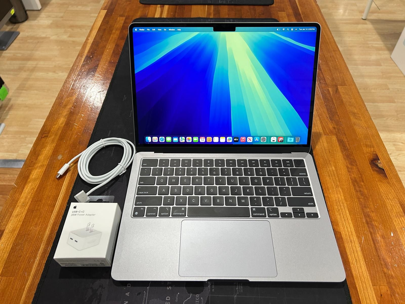 Apple MacBook Air M3 13” 2024 Apple Warranty till 04/2/2025