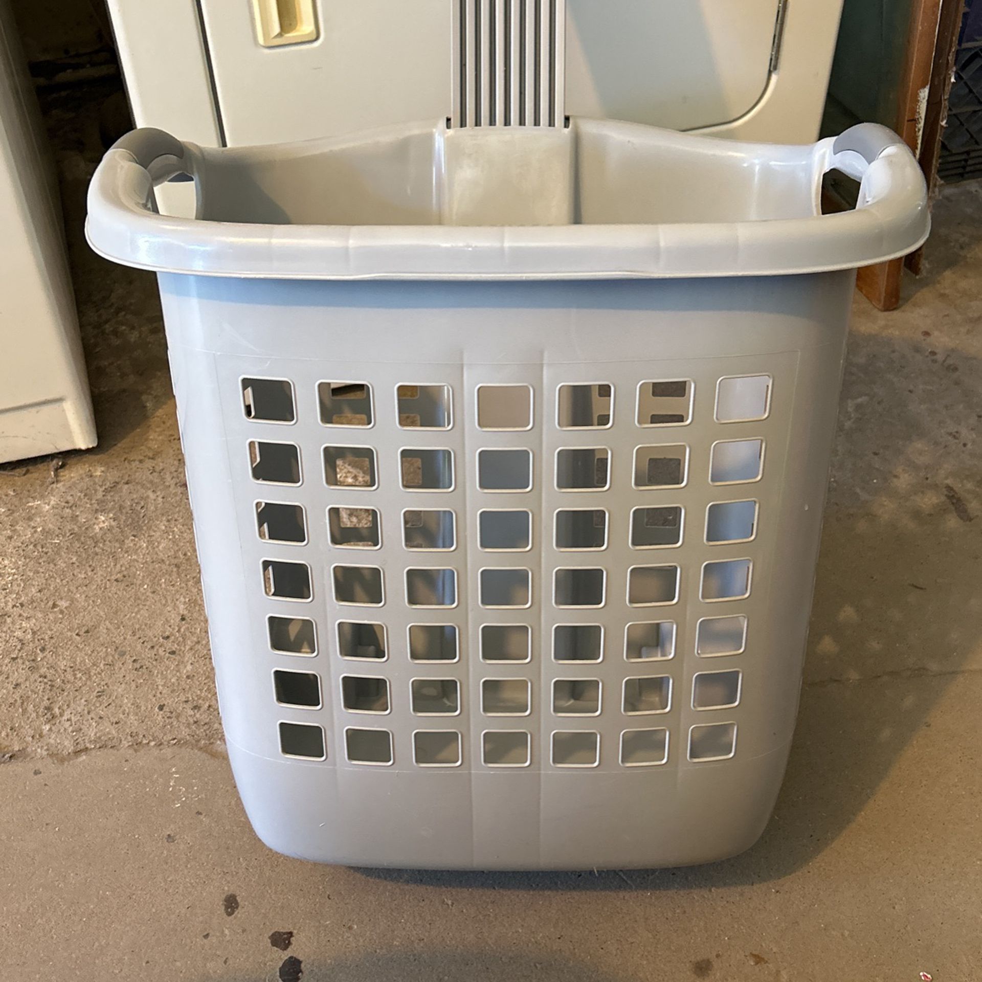 Laundry Basket 🧺 10 Dlls 