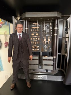 Hot Toys Batman Armory  with Bruce Wayne 2.0
