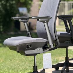 2018 Steelcase Amia Gray Office Gaming Chair