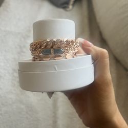 Bracelets 