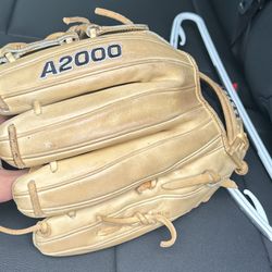 A2000 baseball glove 