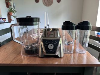 Oyster Blender With Additional Personal Blender Cups