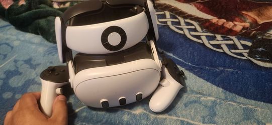 Meta quest 3 with pro strap