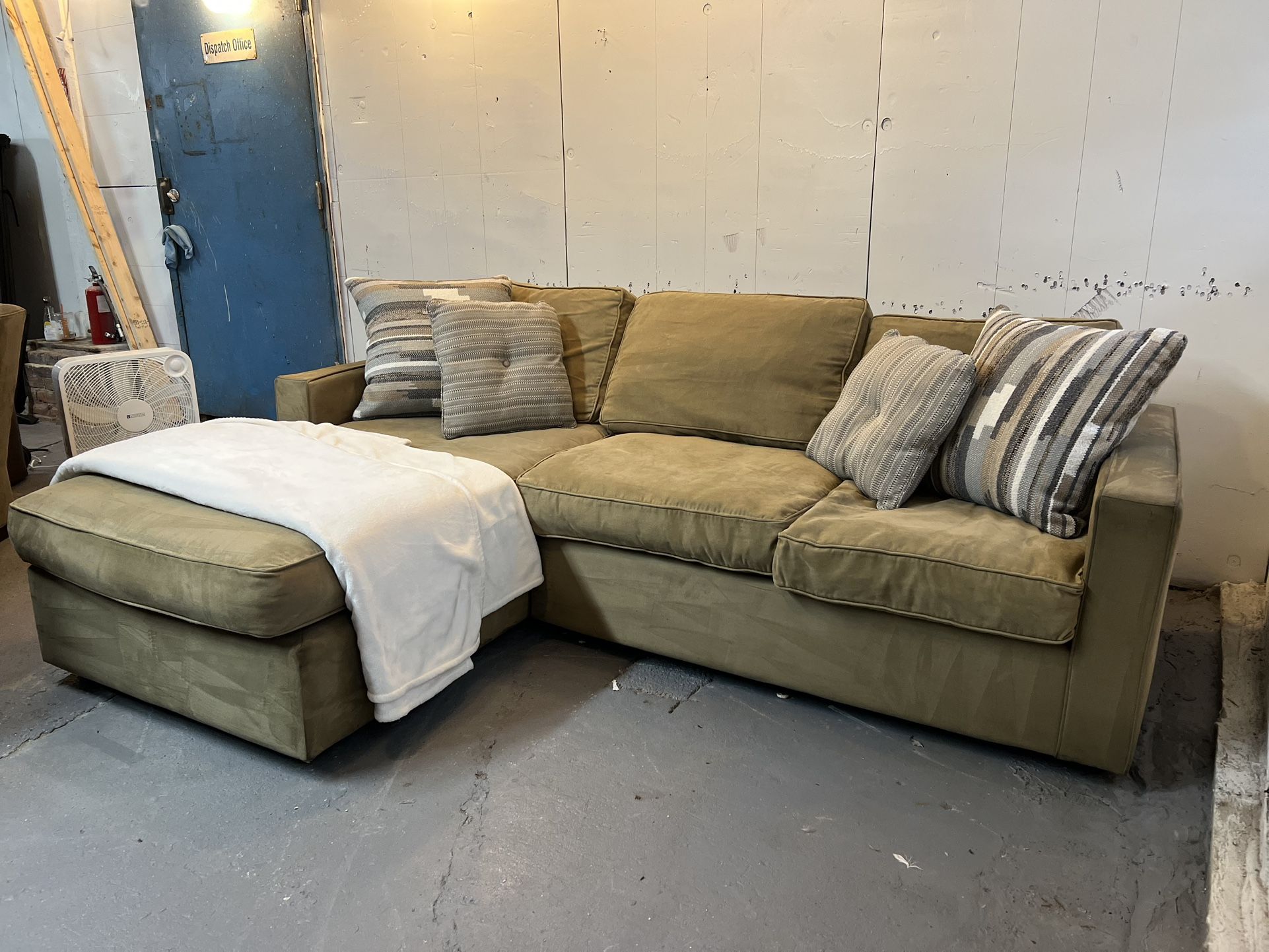 Raymore & Flanigain Feather Filled Sectional Sofa Right Chaise (🧼🚚DELIVERY AVAILABLE)