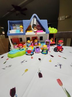 Huge Fisher-Price Little People Lot Dollhouse, Pool, Vehicles & 11 Figures Works
