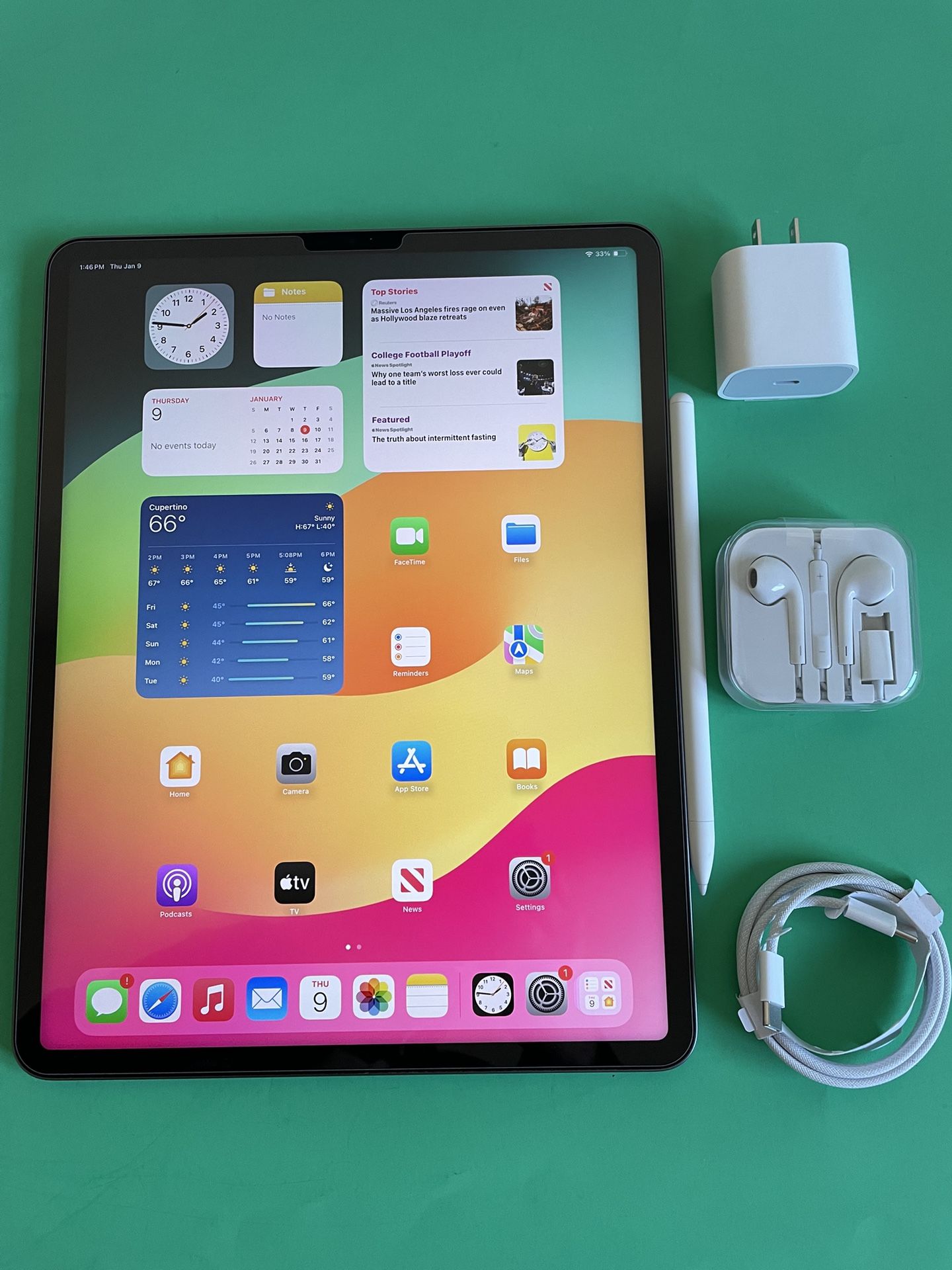 Apple IPad Pro 12.9” 4th Generation (2020 Model/ Face ID/Liquid Retina) 128GB with pen, keyboard case & Accessories
