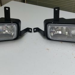 2015-2020 Chevy Suburban/Tahoe Fog Lights with Halogen & LED Bulbs