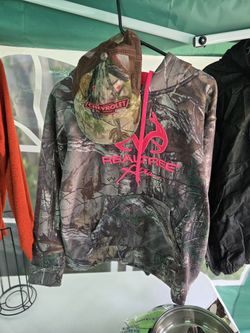 Realtree Camouflage Hoodie Sweater And HAT