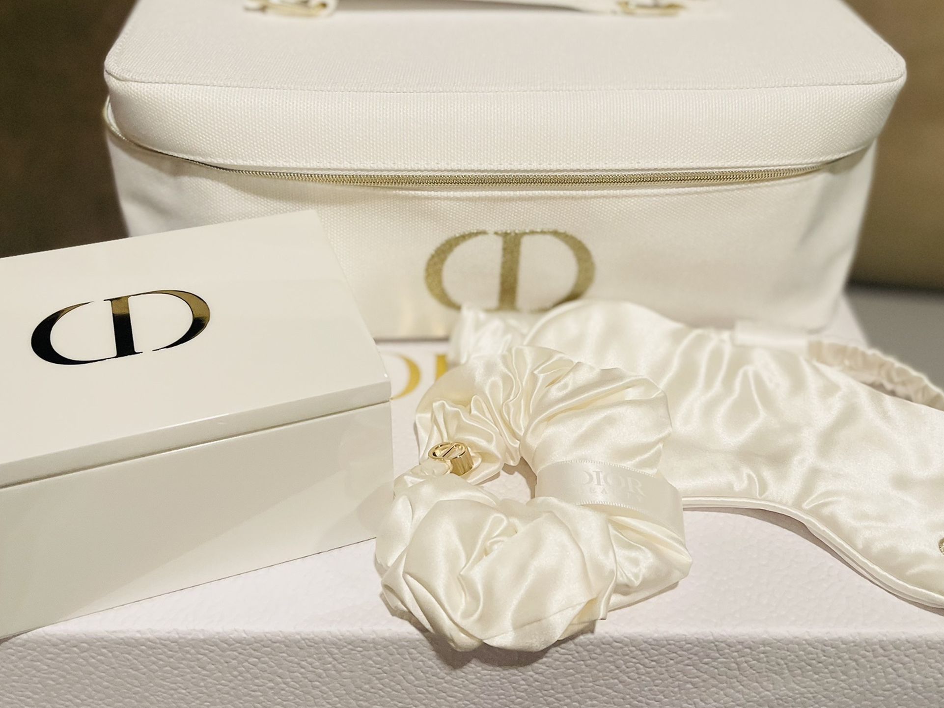 Dior Beauty Vanity Case Set Silk Eye Mask Hair Tie With Dior Box perfect for Valentines Day
