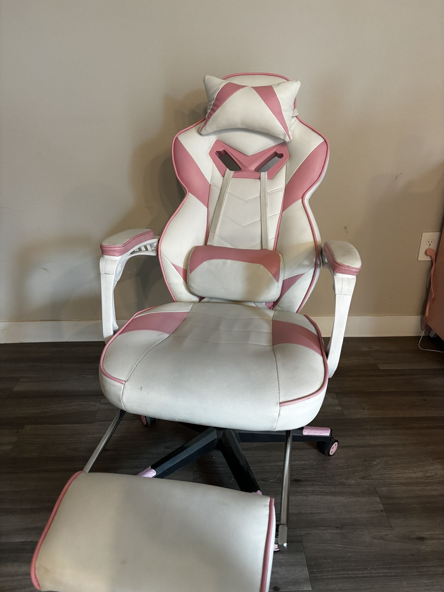 pink gaming/desk chair