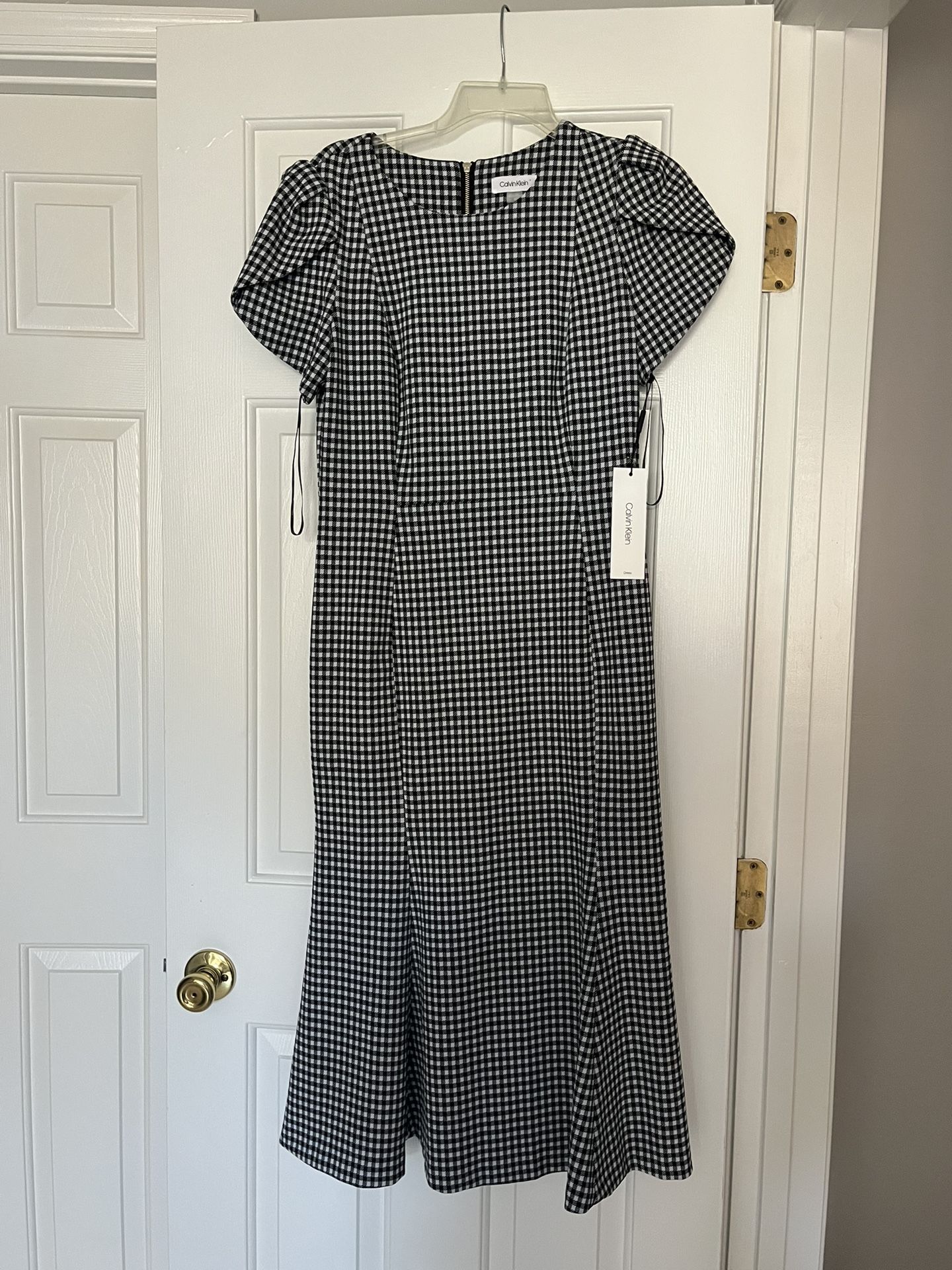 Pencil Dress With Con Cap Sleeves