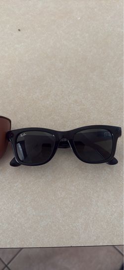 Ray-Ban Meta Wayfarer smart glasses (TINTED LENS)