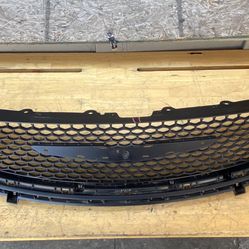 2017,2018,2019 Chrysler Pacifica Front Upper Grille