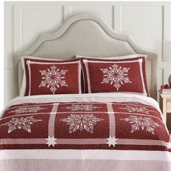 St. Nicholas Square Holly Quilt – 90x95