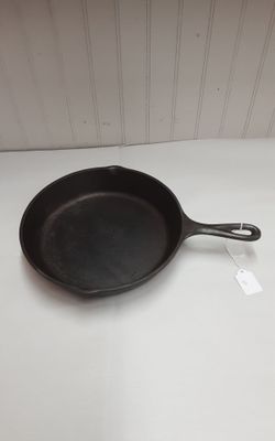 1990's Lodge Cast Iron 10" Skillet Wild Life Series Bass Fish- Located in Shelton