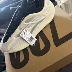 Yeezy 700 V3