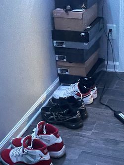Jordan 12 acis air Jordan nd we got Jordan 13 blue nd white