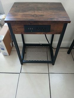 Table With Usb/power Outlet