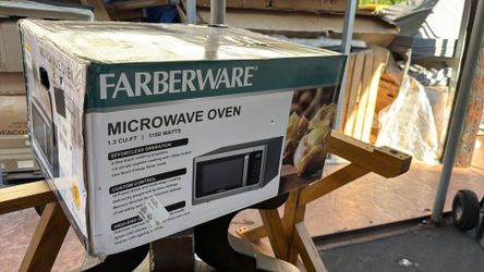 Farberware 1.3 cu. ft. microwave oven