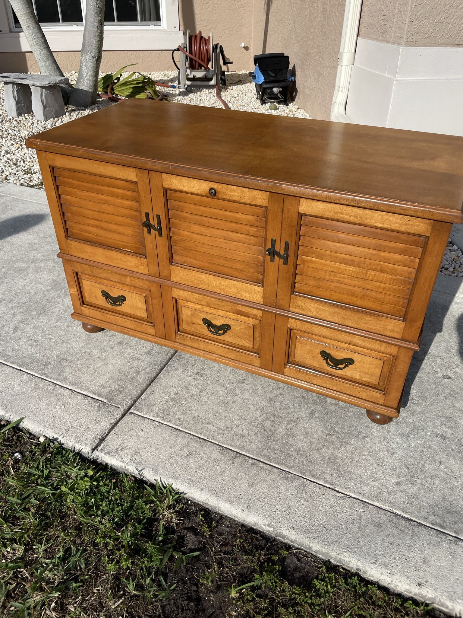 Antique Lane AltaVista Cedar Chest for Sale in Port St. Lucie, FL OfferUp
