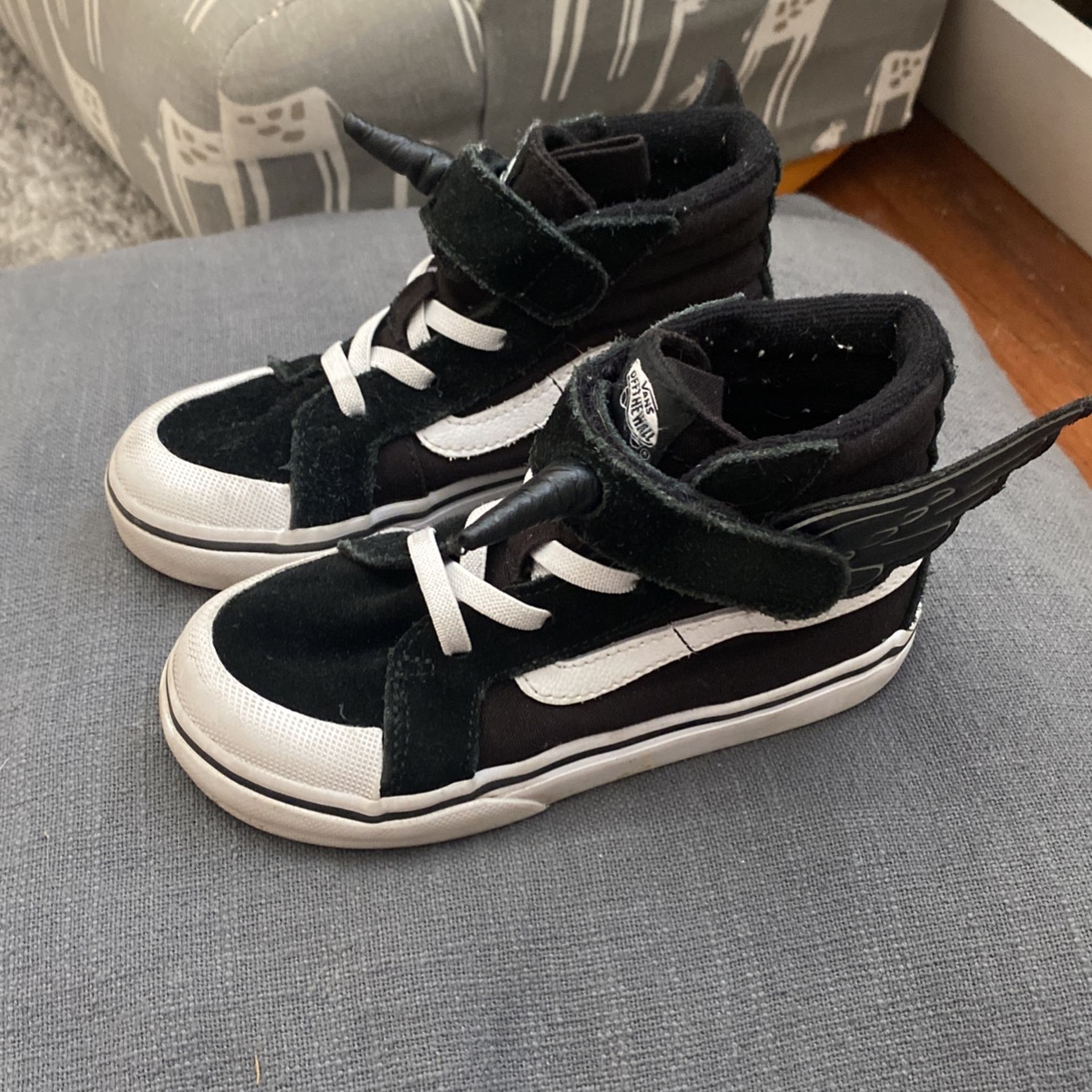 Special addition Hightop Vans with wings