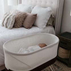 SNOO Smart Sleeper Bassinet – Late 2023 Model – Excellent Condition