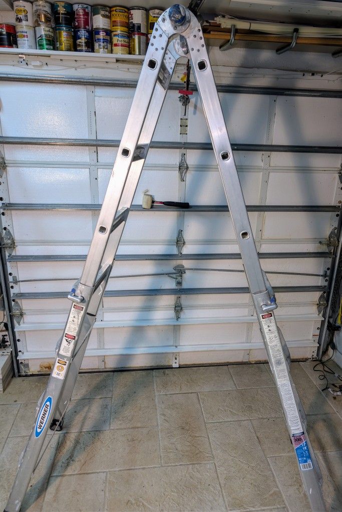 Werner 18 Ft Aluminum Adjustable Ladder - OSHA