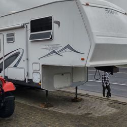 2006 Forest River 5th wheel