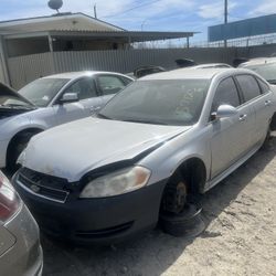 2011 chevy impala (FOR PARTS)