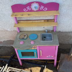 Pretend Kitchen 