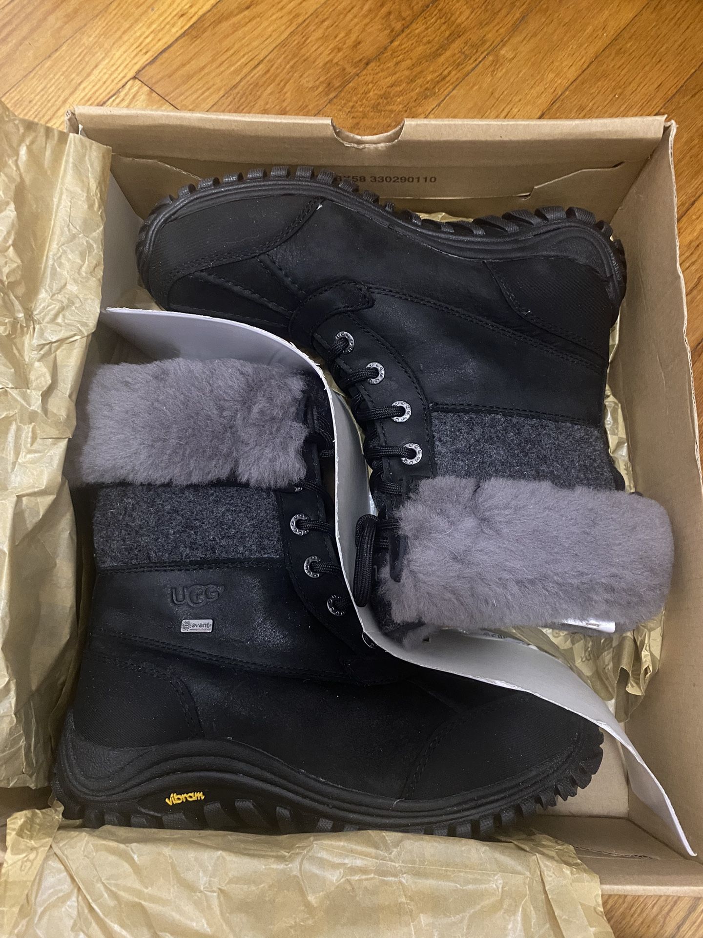 Ugg brand new size 6W
