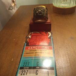 Memphis GRIZZLIES Inaugural Season 2001-2002 Ring W/stand And Ticket