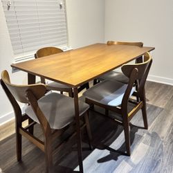 Table Whith 4 Chairs. Like A New Mesa De Comedor Con Sillas